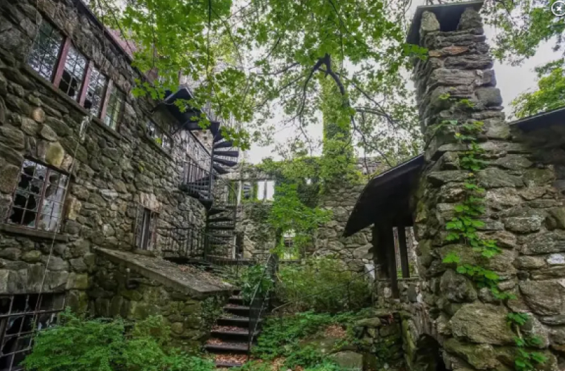 Photo of Elda Castle
